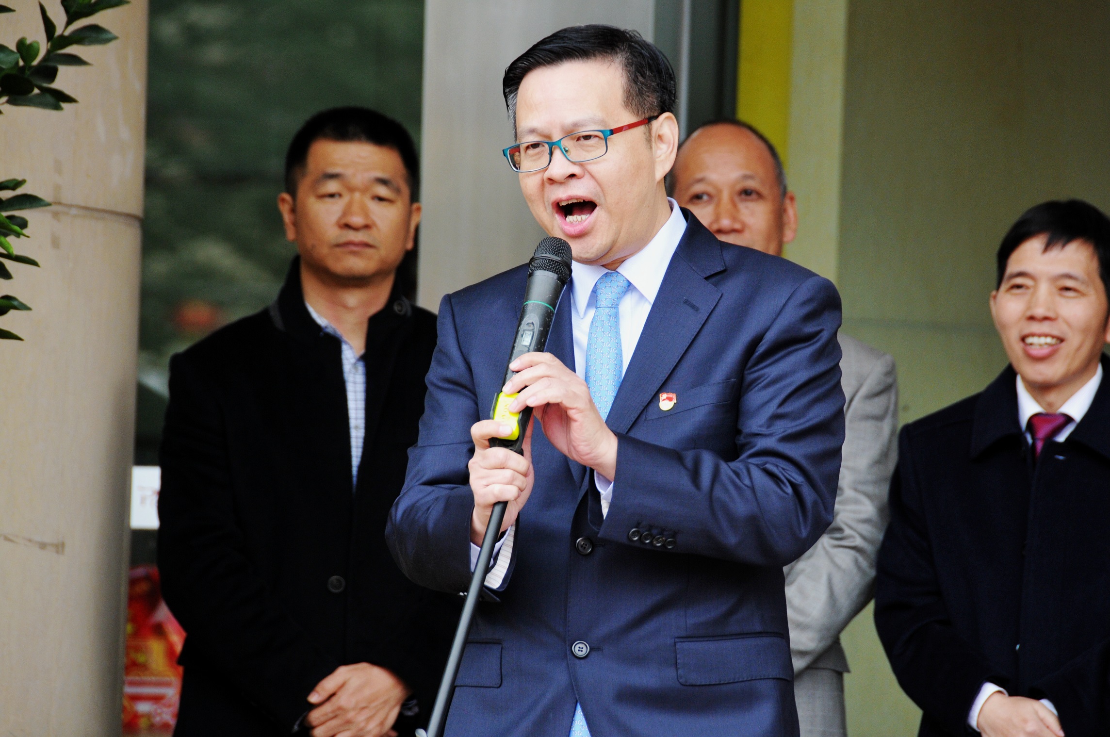 2.廣藥集團(tuán)黨委委員、上市公司總經(jīng)理黎洪一行新春慰問.jpg
